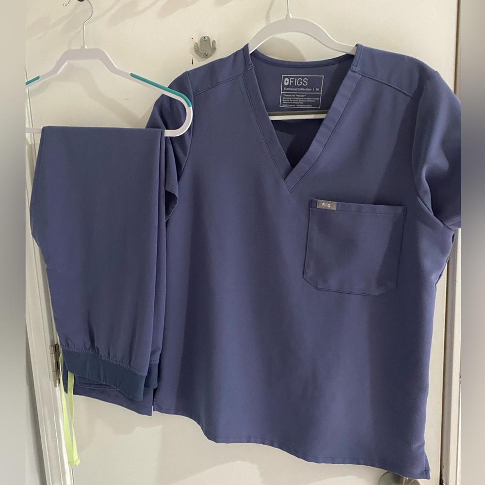 Figs space navy scrub set